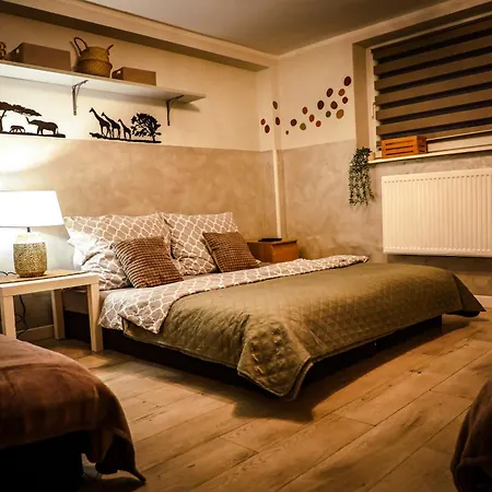 W Sam Raz Dla 7 Osob 2 Lazienki Ogrod Apartman *