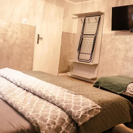 W Sam Raz Dla 7 Osob 2 Lazienki Ogrod Apartman