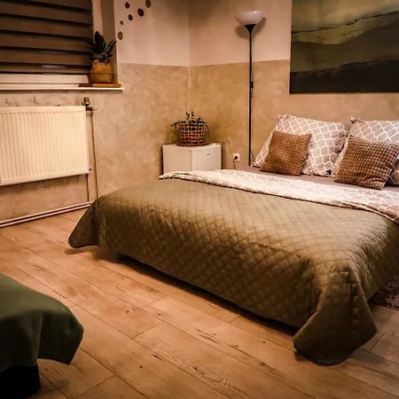 W Sam Raz Dla 7 Osob 2 Lazienki Ogrod Apartman *